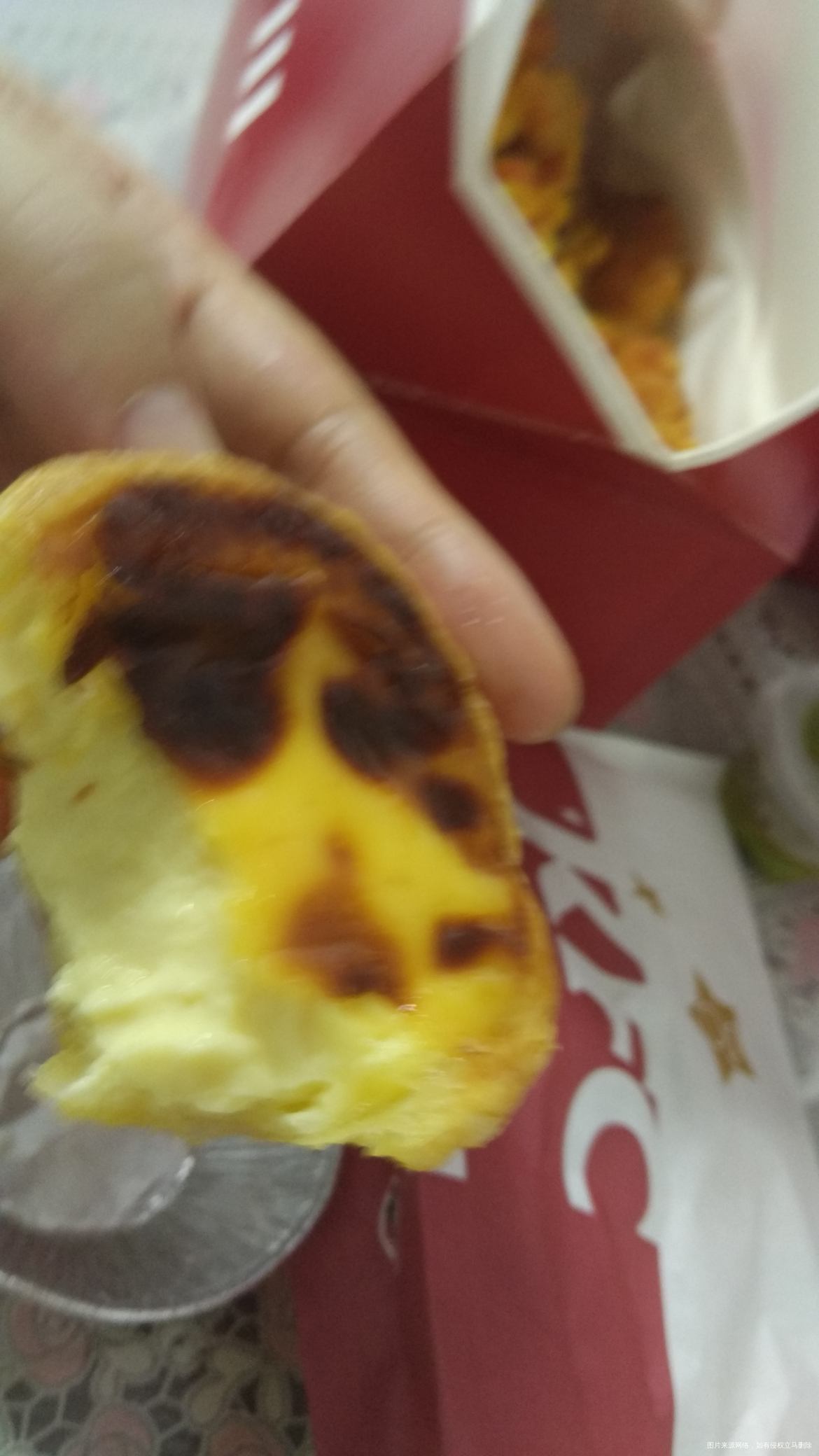 晚上买了五个牛油果塔可和三个蛋挞