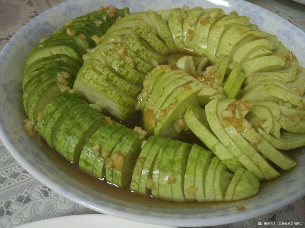 今天的早饭,蓑衣黄瓜,小米粥