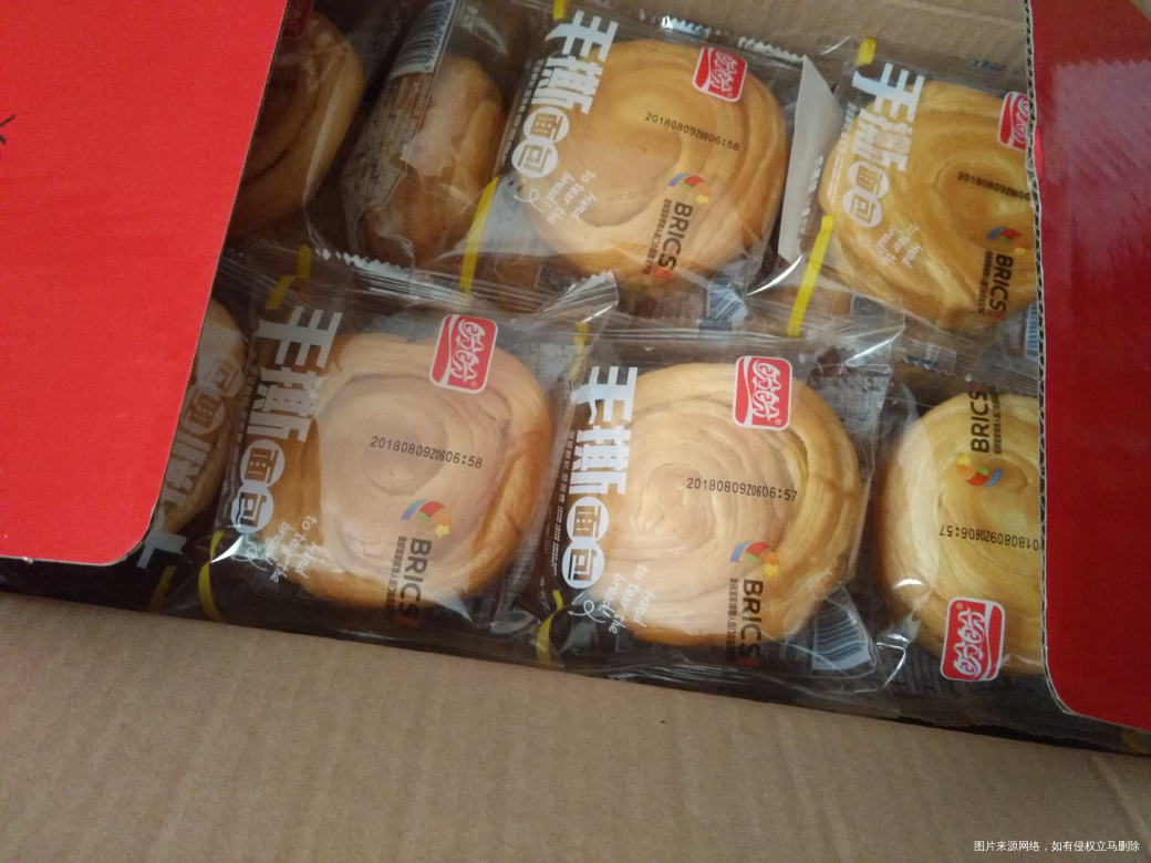 买了两箱手撕面包,留着当早餐