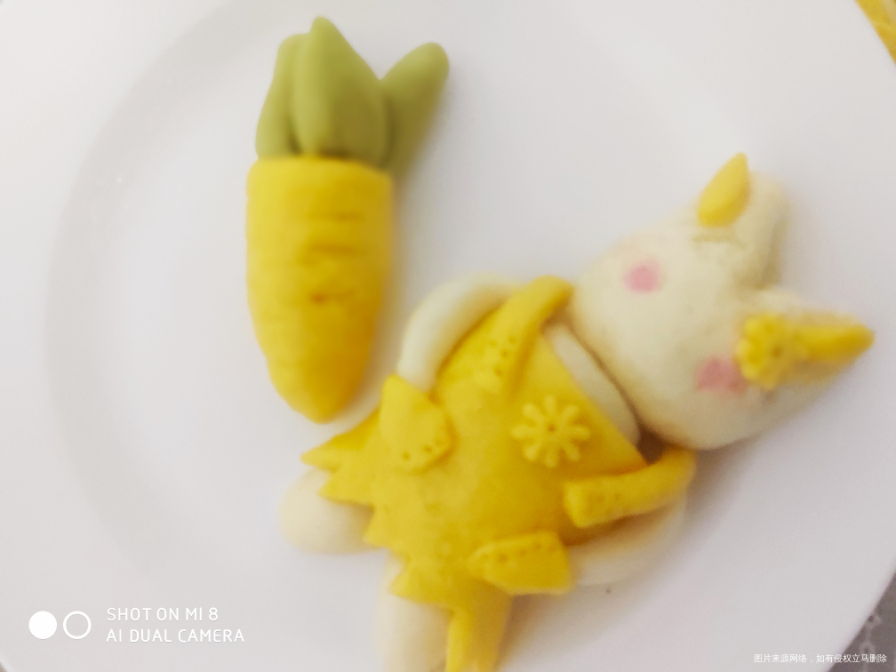 造型有点失败的小兔子馒头