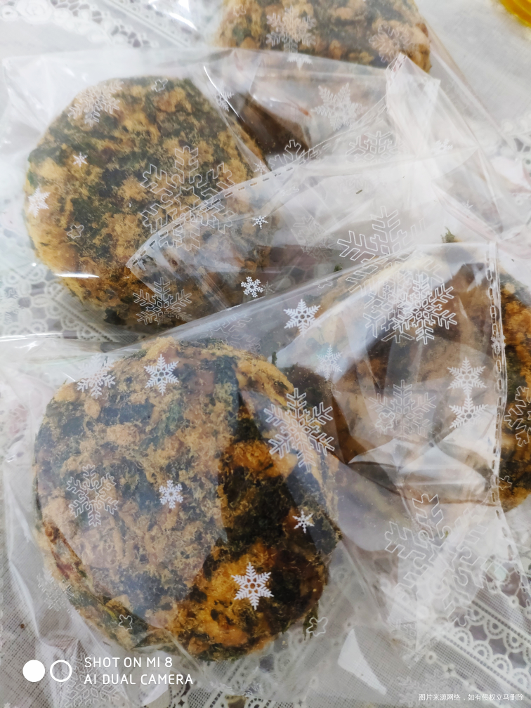 晚上做了4个肉松海苔小贝,明天