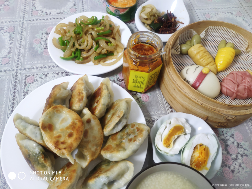 今天的早饭吃早点,还是很丰富哒