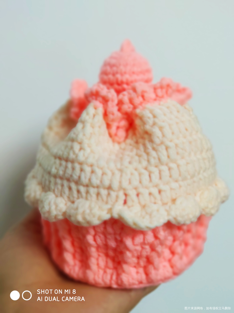 跟风给孩子钩了个纸杯蛋糕束口包