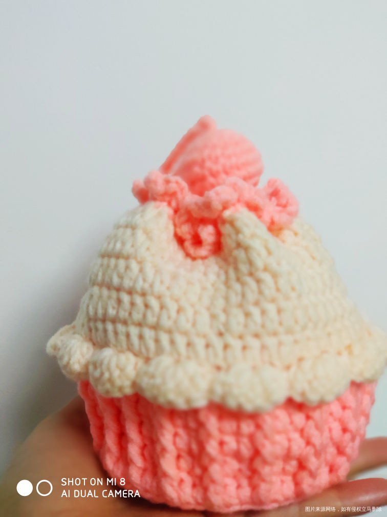 跟风给孩子钩了个纸杯蛋糕束口包