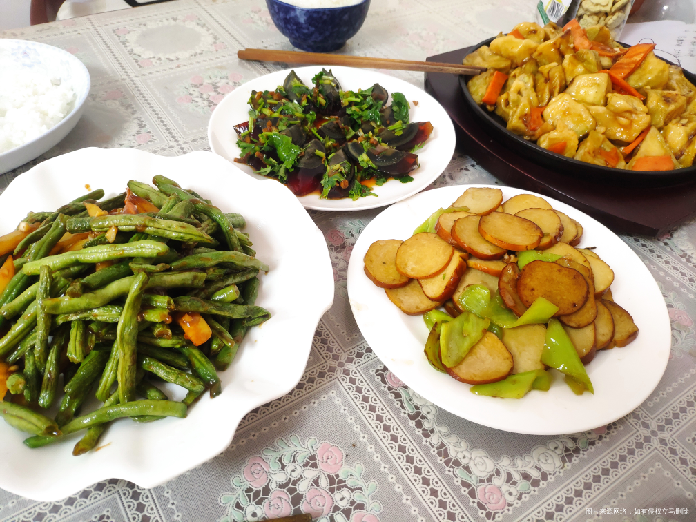 今天好好做顿午饭,土豆烧芸豆