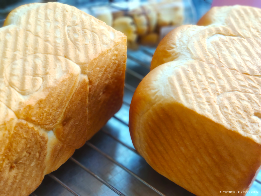 好久没烤面包了,烤了两个