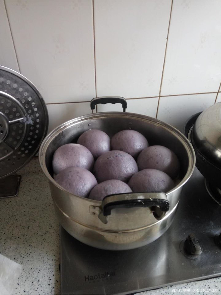我妈刚刚蒸的紫薯大馒头