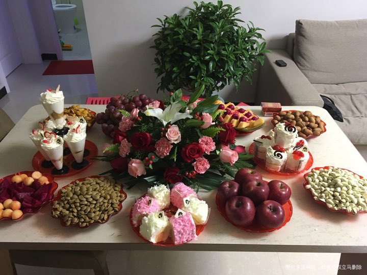 今早五点就准备好的茶桌