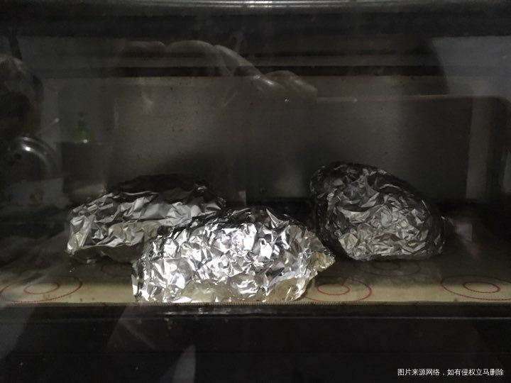 正在用烤箱做烤榴莲哈哈