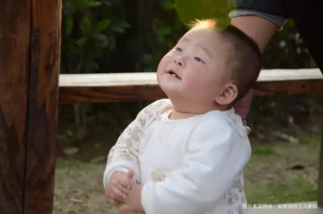 宝宝10个月了,爱做一种怪表情。。。。