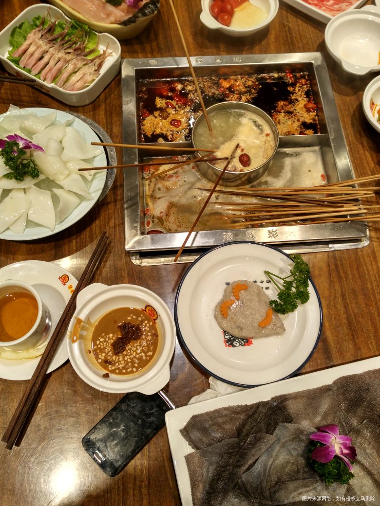 昨天晚上一起去吃的成都串串