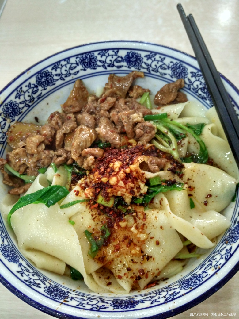 今天中午吃了油泼哨子面