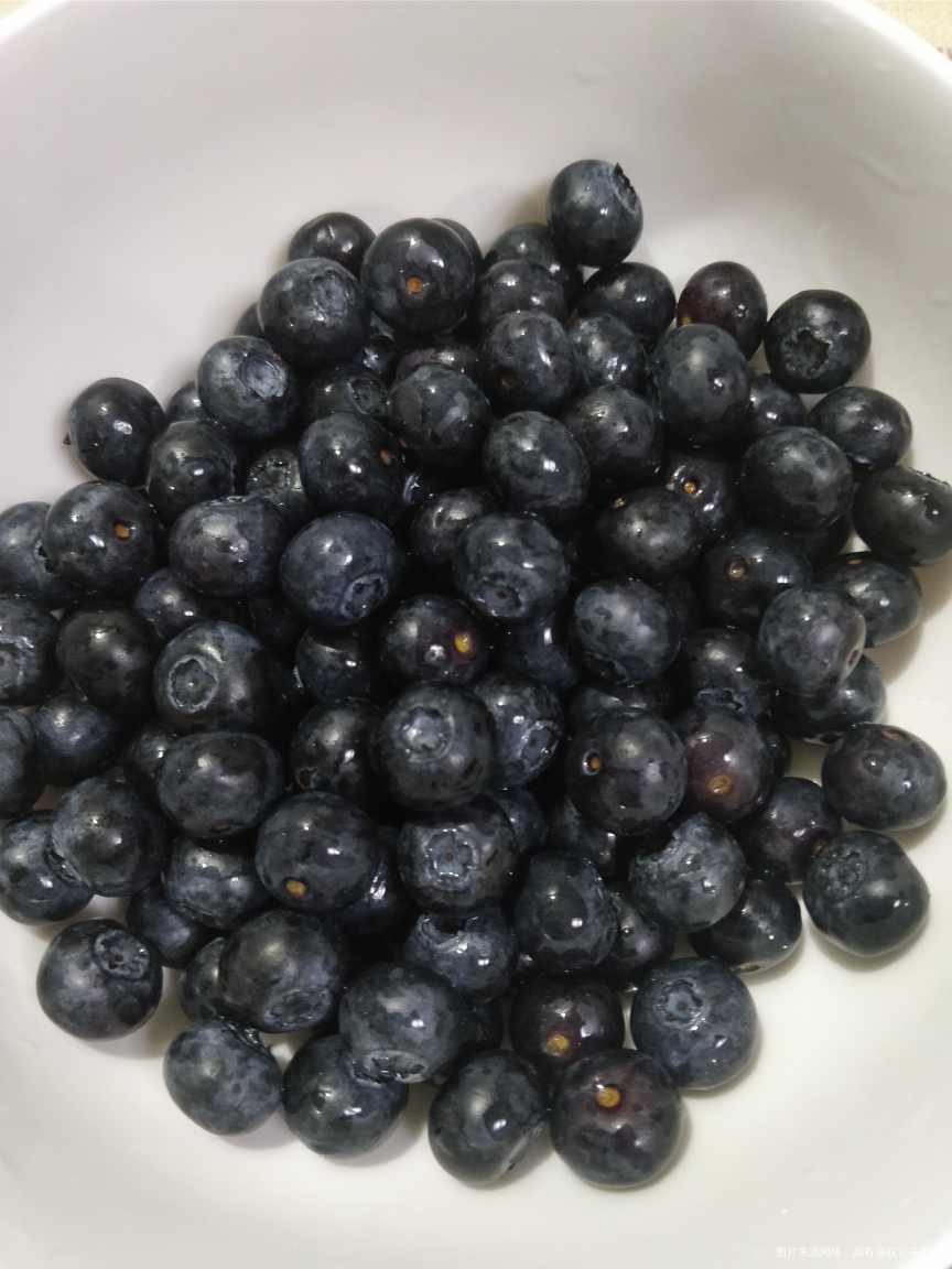 蓝莓吃起来,味道不错哈😄