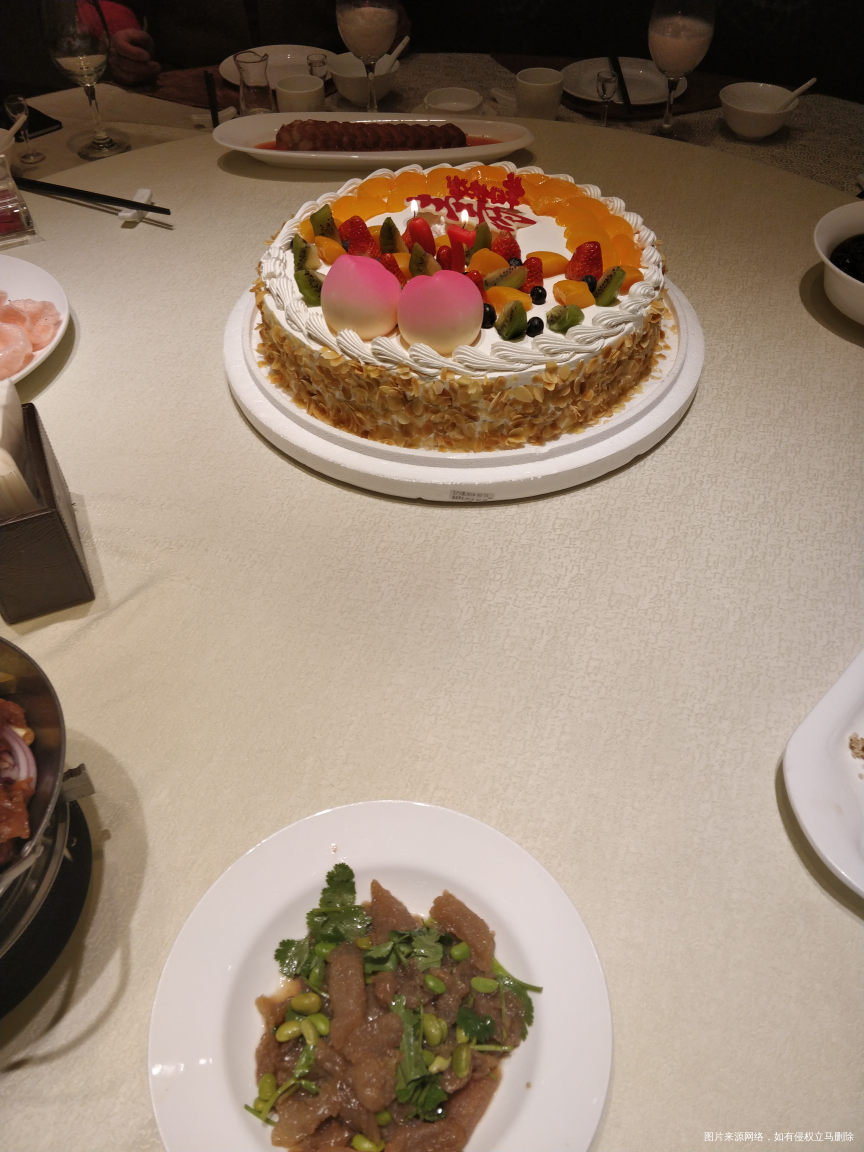 今天公公过70大寿,蛋糕🍰很漂亮