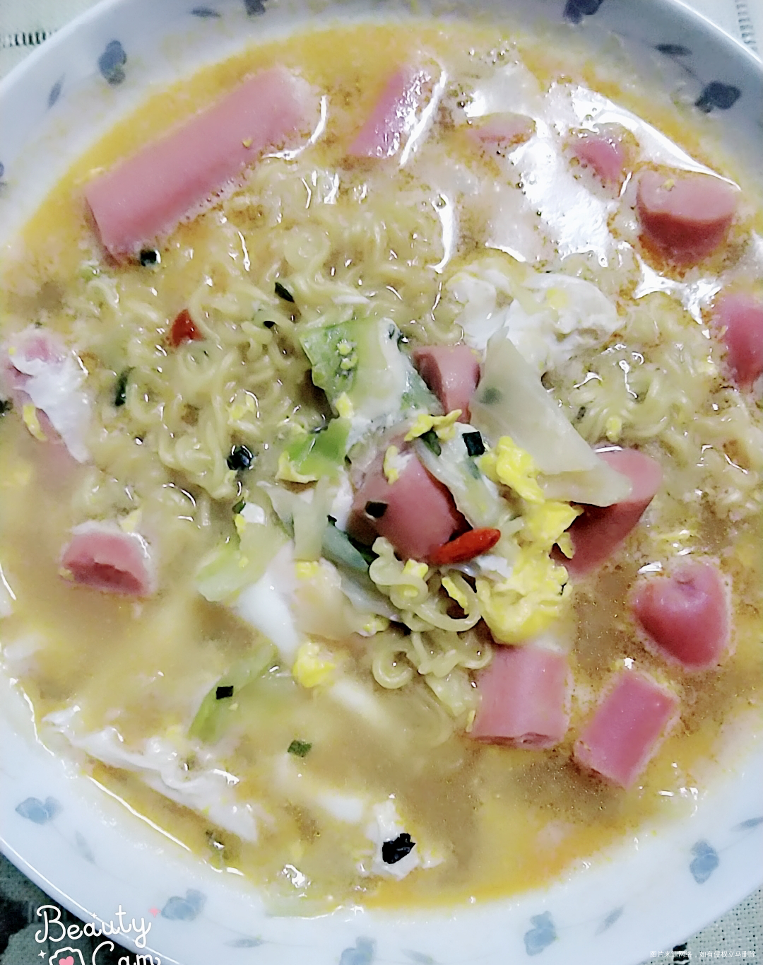 今天的午饭,泡面的料十足啊