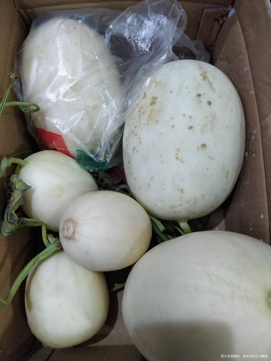 婆婆买了好多甜瓜啊,吃起来