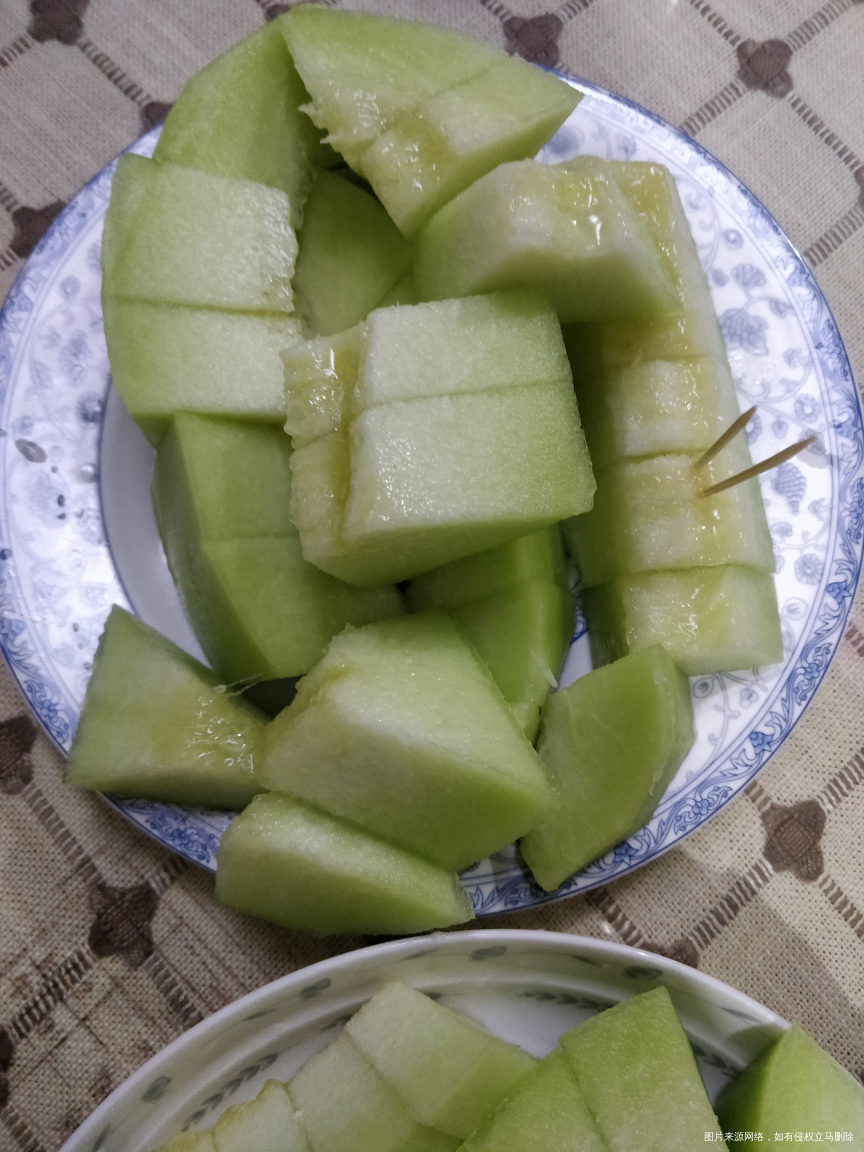 好吃的甜瓜吃起来,这个是绿瓤的