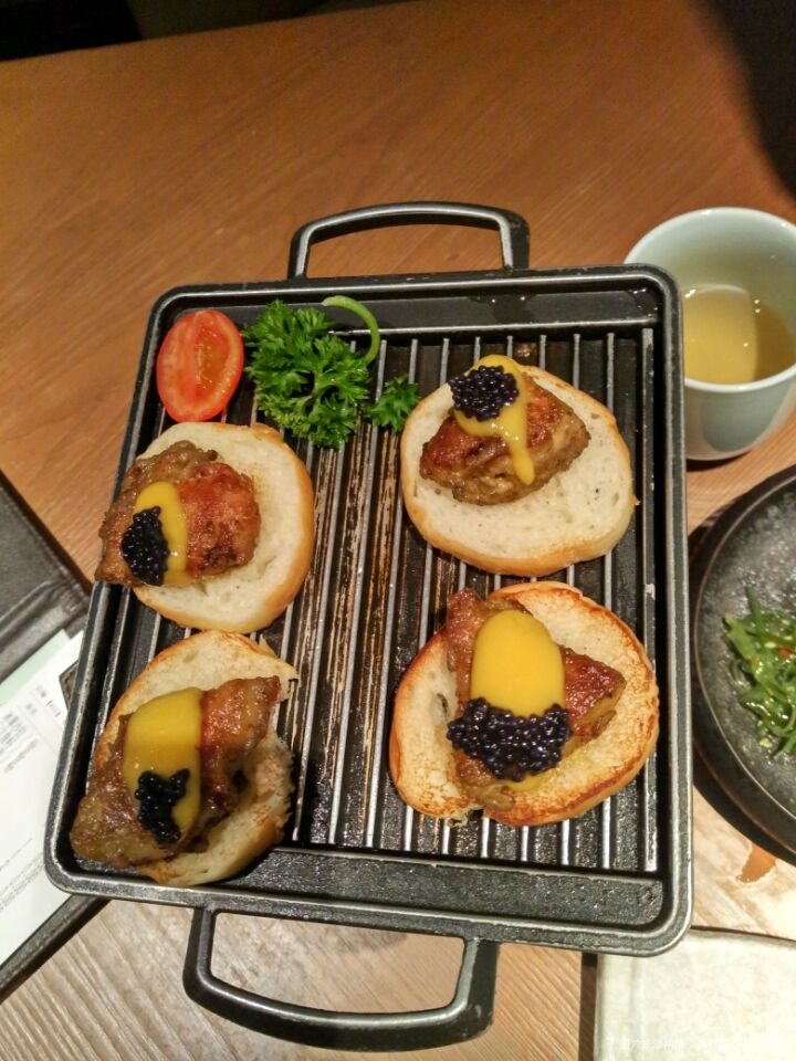 今天老公过生日,去和别人吃自助餐了