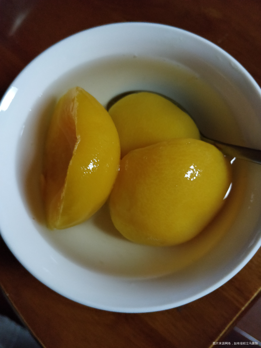 黄桃罐头吃起来,馋了很久了