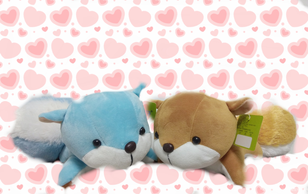 哈哈!太开心了!出去散步抓到两个娃娃