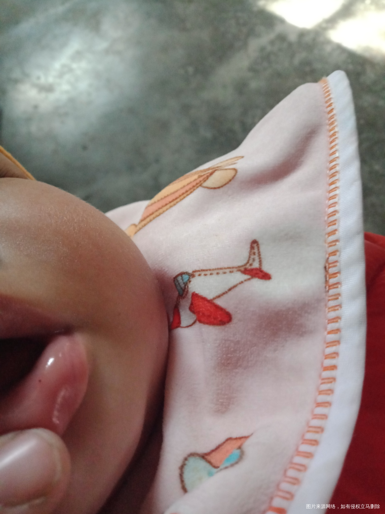 女宝宝已经七个多月了