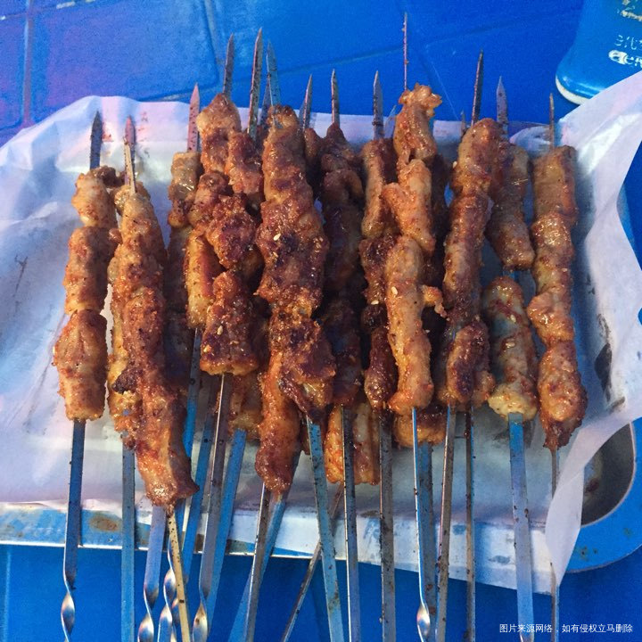 昨天吃完饭爸爸带我去撸串解馋