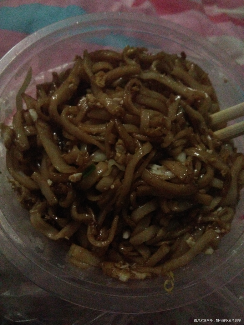 半夜三更了,肚子好饿,买了炒粉,肚子饿了,吃什么都美味!希望宝宝们快点长,今天抽...