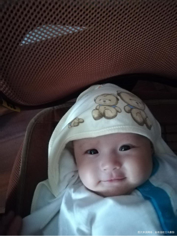 今天宝宝又不肯睡觉了,抱着眼睛闭上,放下就伸懒腰,想翻来翻去,虽然还不会翻,嘴里...