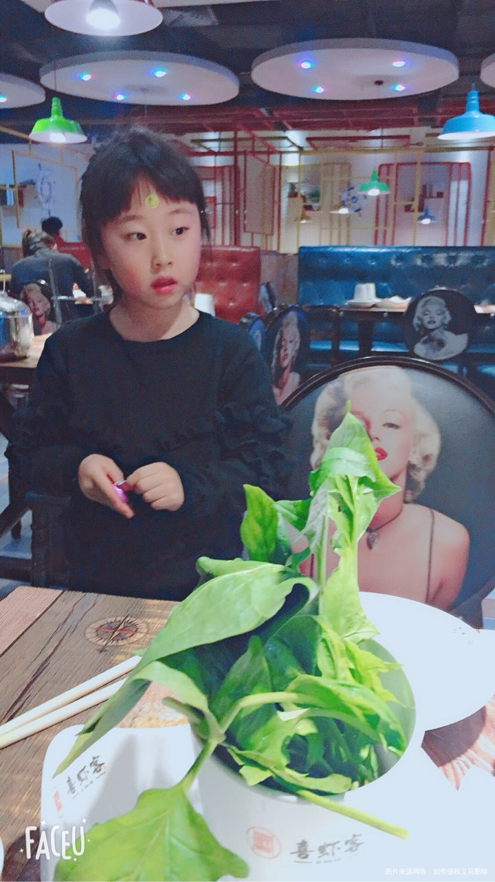 表扬一下这个为我们娘仨剥虾的男人