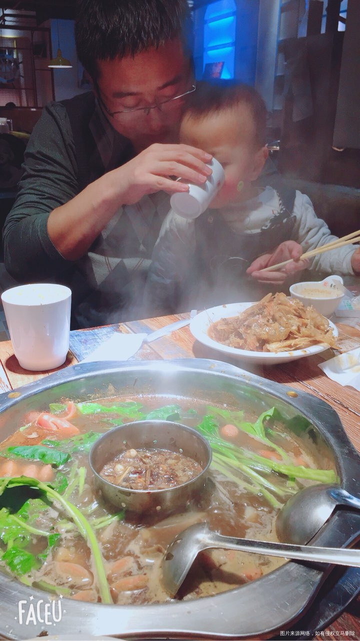 表扬一下这个为我们娘仨剥虾的男人