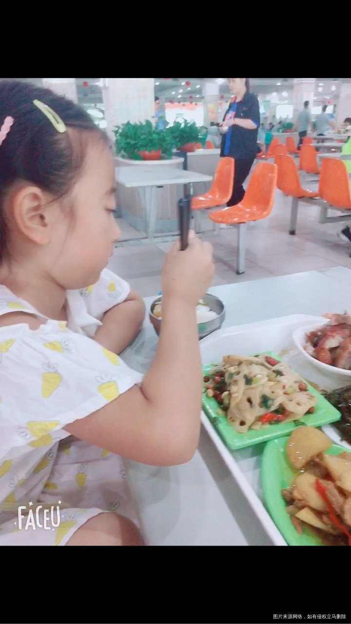 今天到食堂来吃饭了了