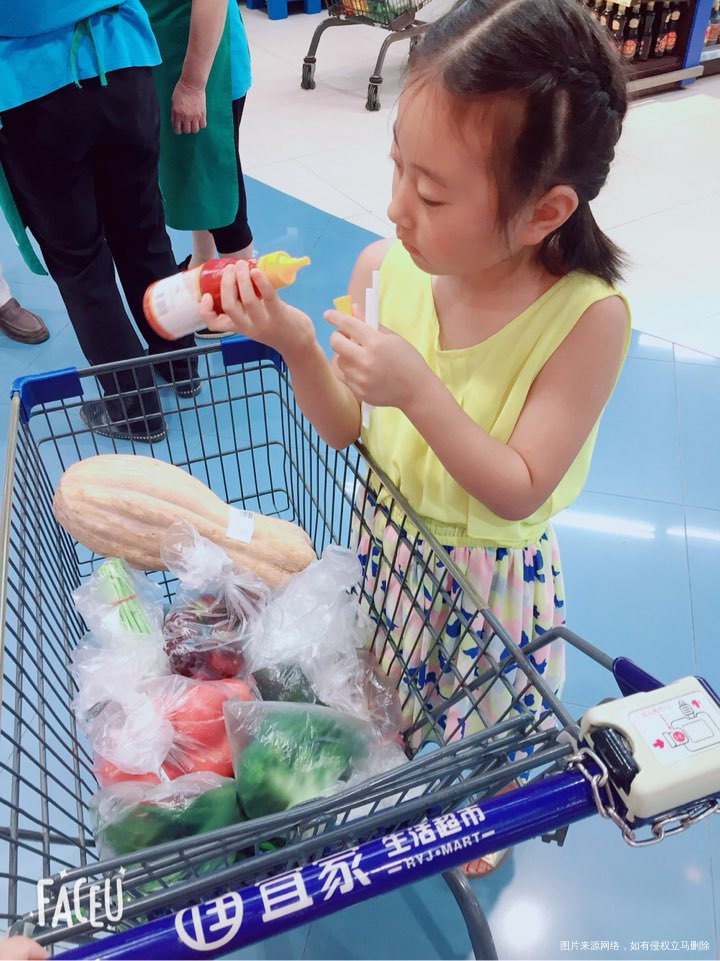 今天大宝起得早,跟我去买菜