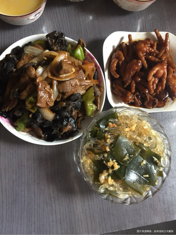 吃饭了,俩宝最爱的鸡爪