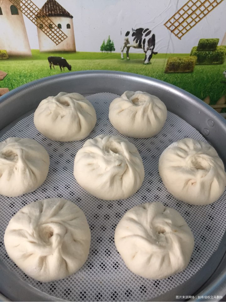 新鲜出炉大包子我吃了仨