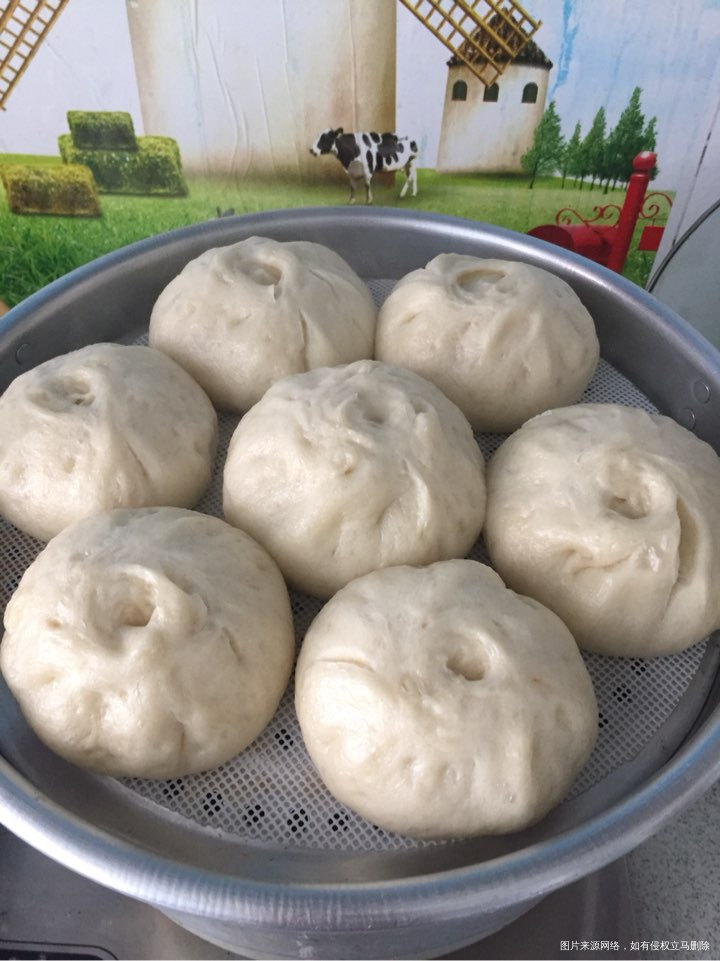 新鲜出炉大包子我吃了仨