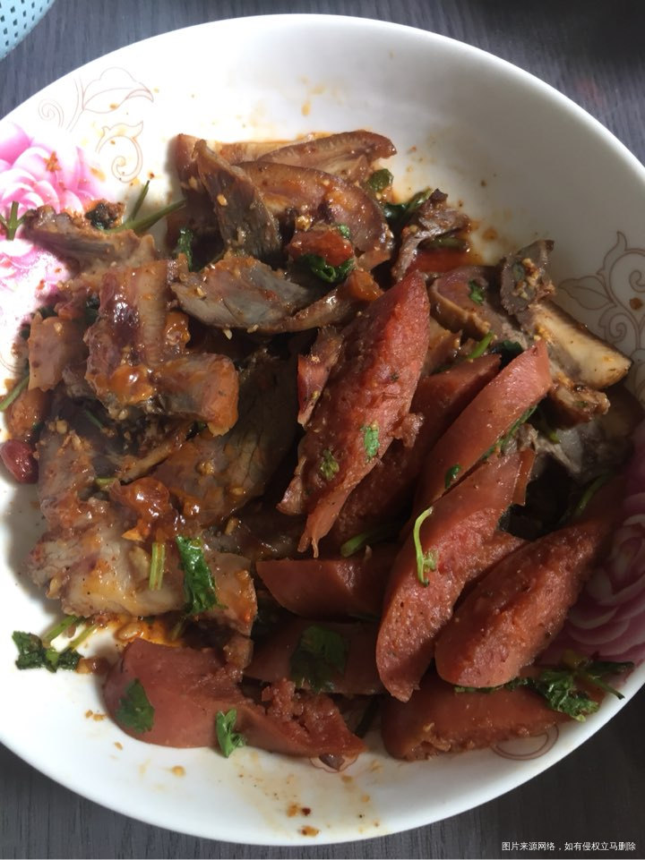 新鲜出炉大包子我吃了仨