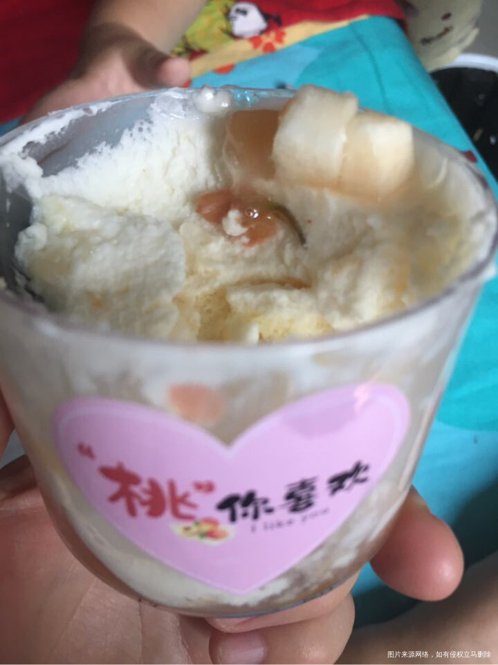那谁中午回来带了两块蛋糕