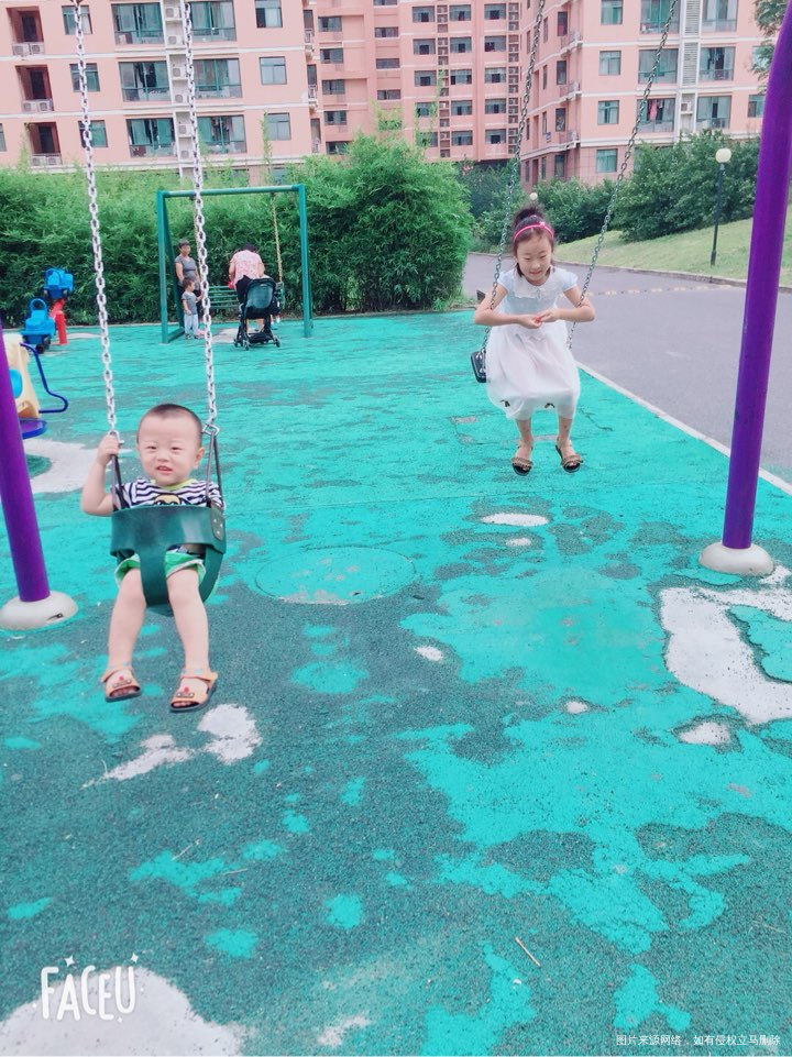今天两个宝宝八点不到就起床了