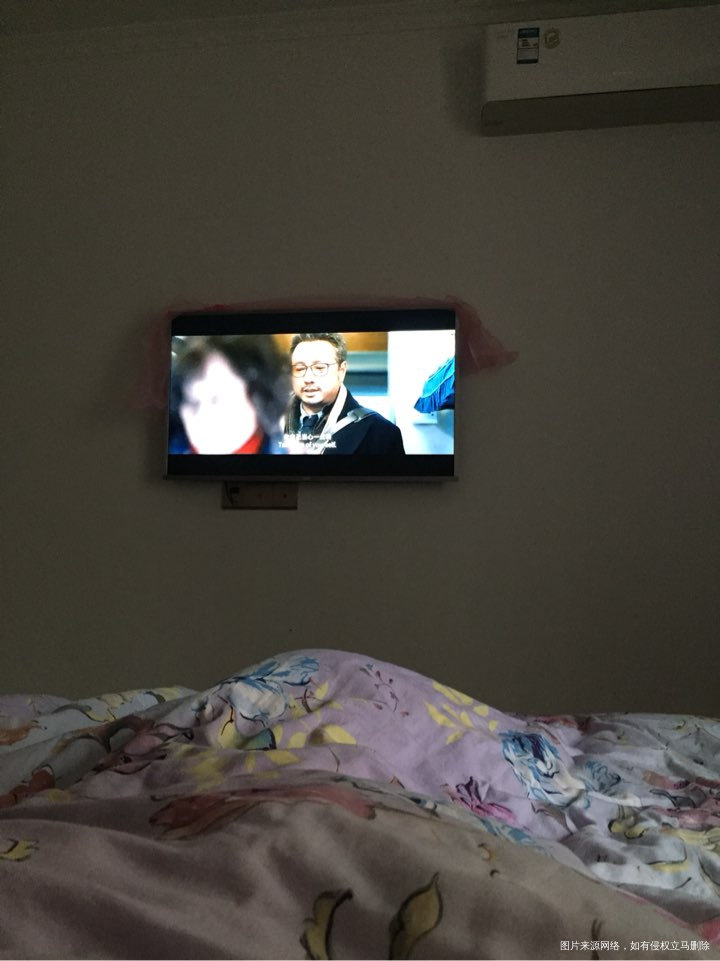 年初一,躺在在被窝里看《囧妈》