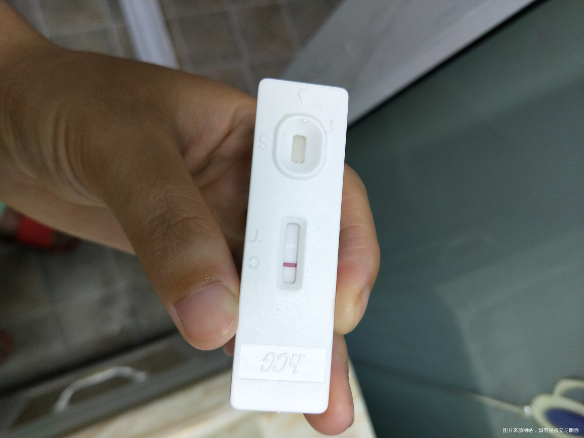 在吗,医生给我看看,白色水印咋回事