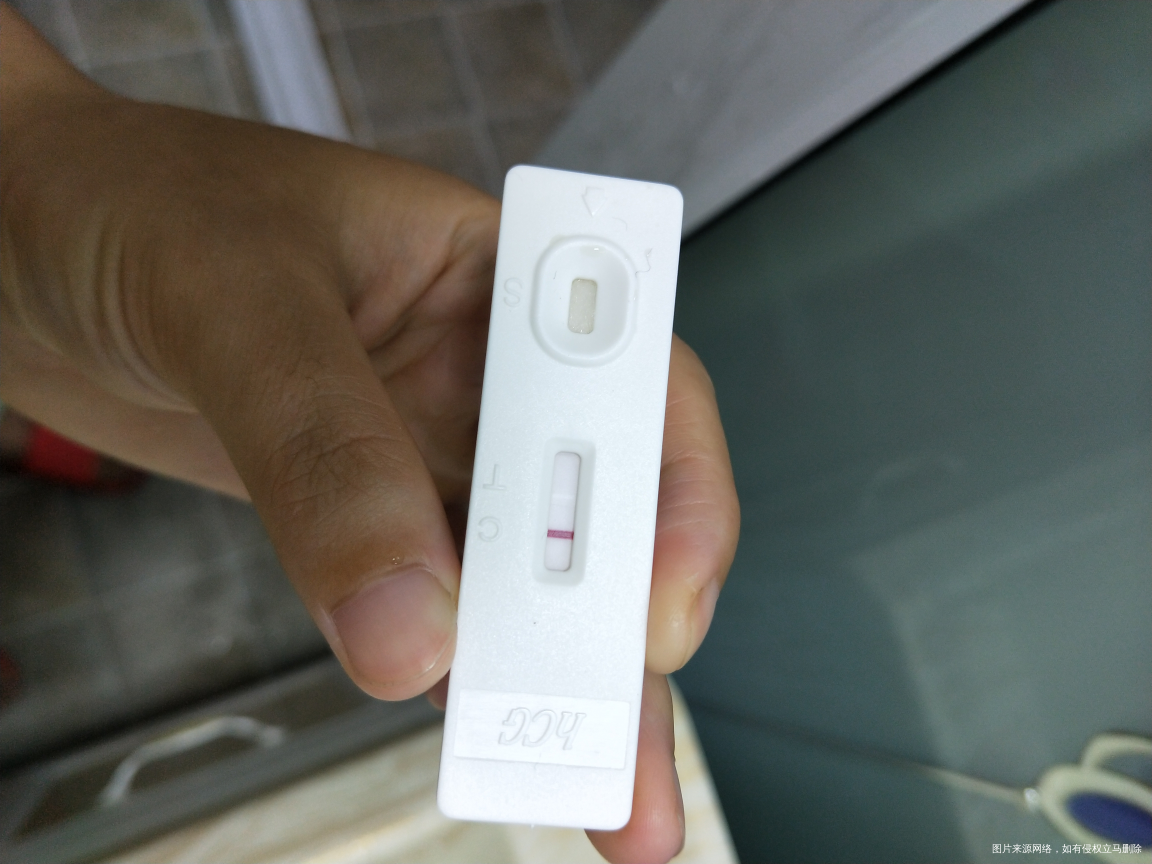 在吗,医生给我看看,白色水印咋回事