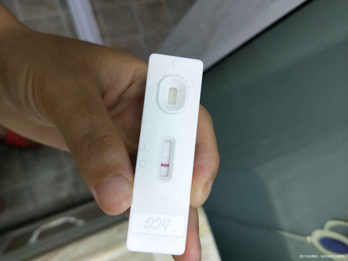 在吗,医生给我看看,白色水印咋回事