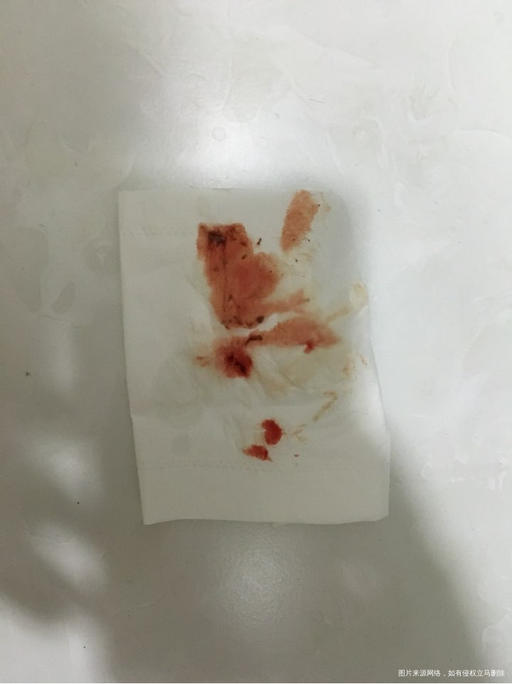 今天是鲜胚移植第八天、晚饭后上厕所用纸巾擦了下，有血。这是什么情况？