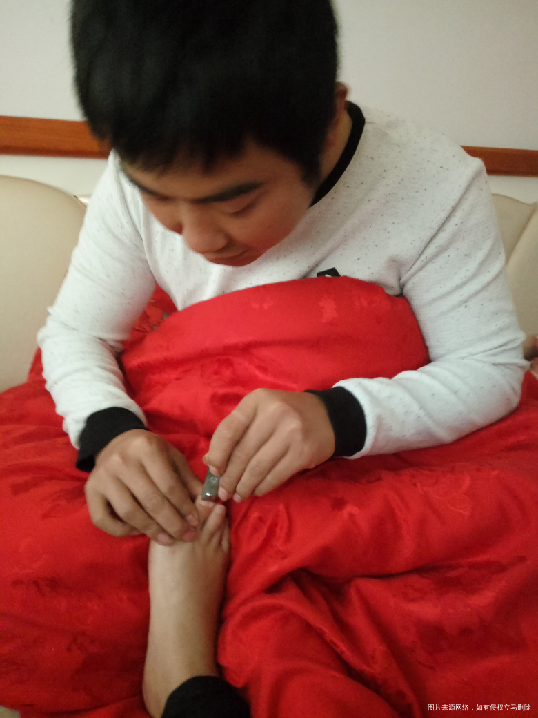 指甲一个月剪一次,长的超级快