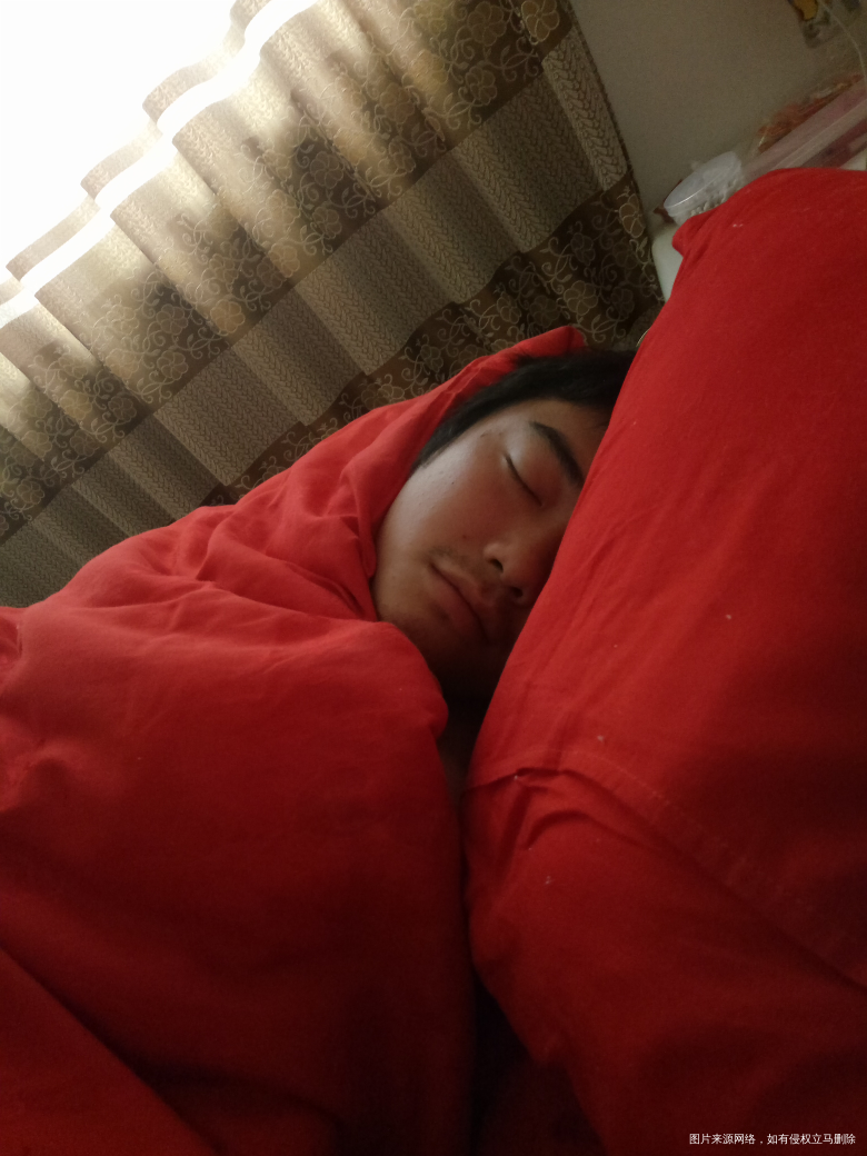老公的各种奇葩睡姿,搞不懂他为什么都不会落枕