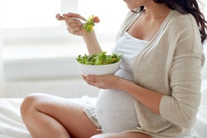 男的备孕吃维生素C好吗  孕妇要补维生素a吗