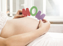 婴儿甲状腺异常一般是怎么发现的？和母体有关系么？