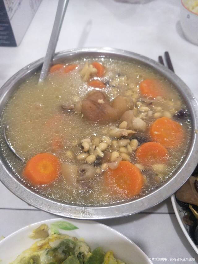 猪脚黄豆胡萝卜汤+清炒菜心+云耳炒鸡+苦瓜煎