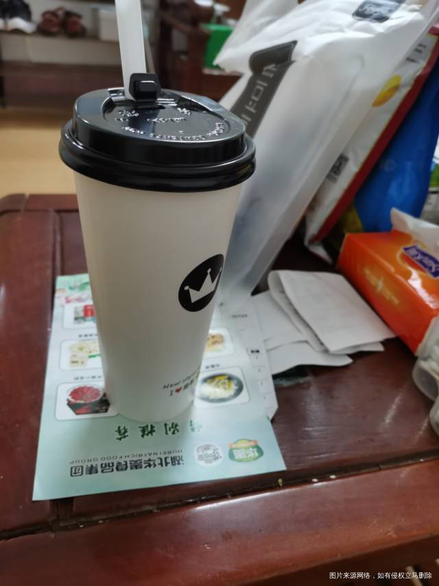 奶茶+烤肠,好久没吃这些了,今天放肆一次,哈