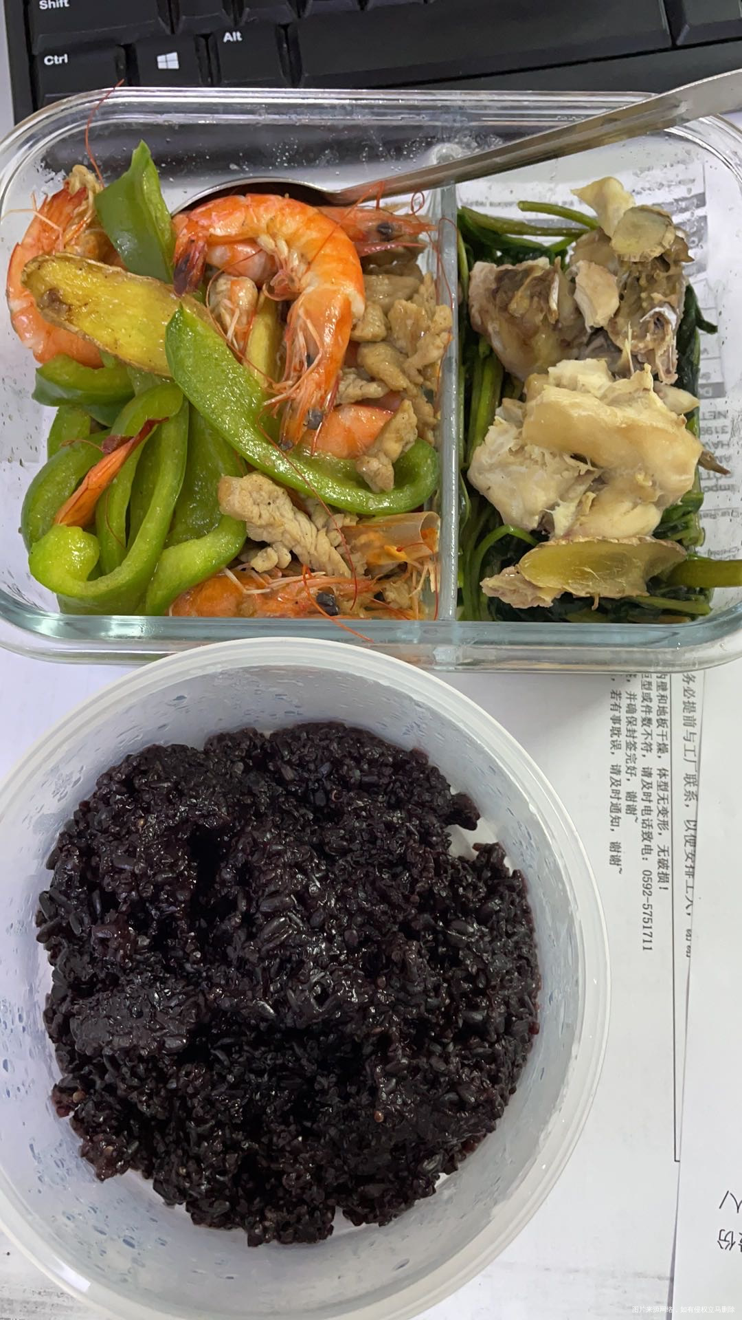 120克的瘦肉加六只虾炒鸡肉三小块一点空心菜